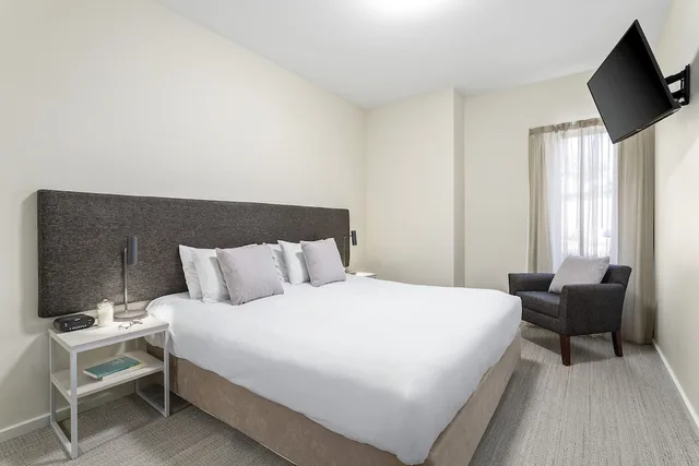 1 Bedroom, Apartment, King Bed, Quest Ballarat 2/3