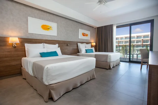 غرفة فاخرة ثلاثية بإطلالة على الحديقة، Serenade Punta Cana Beach & Spa Resort 1/5