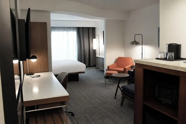 استوديو بسرير كينج مع أريكة، COURTYARD PITTSBURGH NORTH/CRANBERRY WOODS 8/10