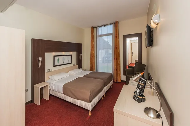 Superior, Double Bed, Citotel Hostellerie Saint Vincent Beauvais 3/5