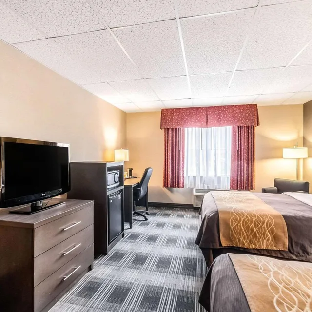 غرفة قياسية بسريرين كوين بإطلالة على الفناء، Comfort Inn Ballston 2/8