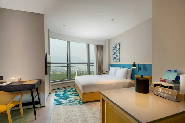 Room, King Bed, Hilton Garden Inn Zhuhai Hengqin Sumlodol Park 2/9
