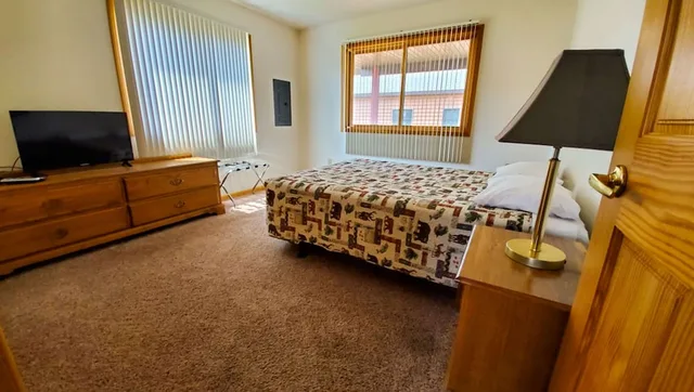 2 Bedrooms, Luxury, House, 3 Queen Beds, Kitchen، Jasper Ridge Inn Ishpeming 3/10