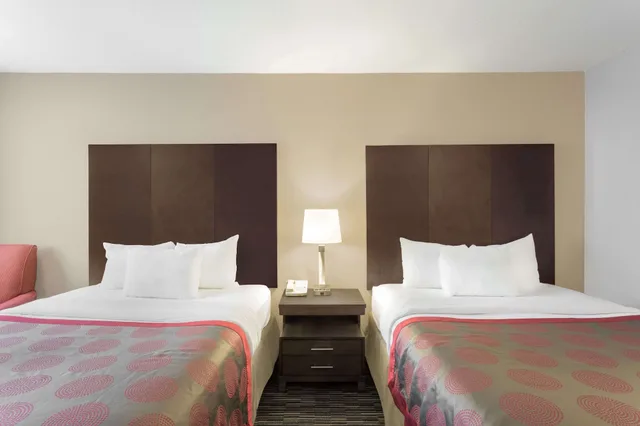 غرفة قياسية بسريرين كوين، Ramada By Wyndham Monterey 1/3