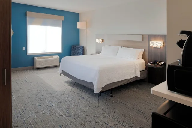 غرفة قياسية بسرير كينج لذوي الإعاقة، Holiday Inn Express Hotel Suites Fort Atkinson 2/4