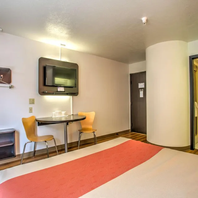 1 Queen Bed - Non-Smoking, Micfridge، Motel6 Bozeman, MT 10/10