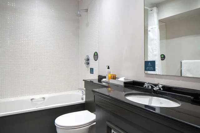 غرفة قياسية بسريرين منفصلين، Glasgow Argyle Hotel, BW Signature Collection 3/3