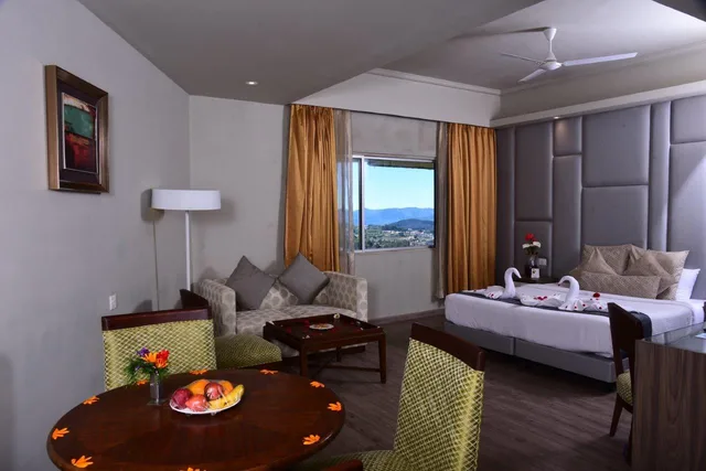 جناح ديلوكس بسرير كينج، Sinclairs Retreat Ooty 2/2
