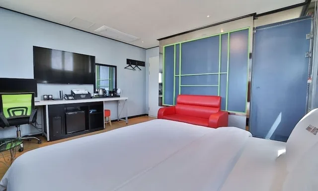 Deluxe, Queen Bed, No Parking، Hermes Hotel 3/8