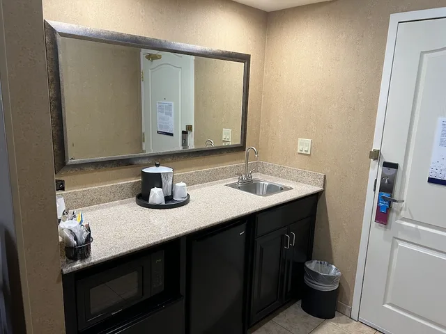 استوديو بسرير كينج، Hampton Inn And Suites Barstow 4/4