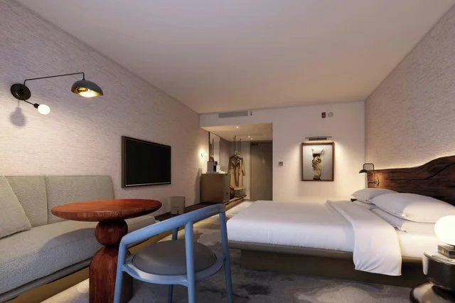 Suite, King Bed, The Limited Hotel Charleston 2/5