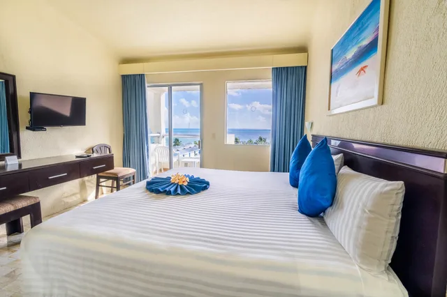 غرفة مفردة بإطلالة على البحر، Aquamarina Beach Hotel Cancun 2/2