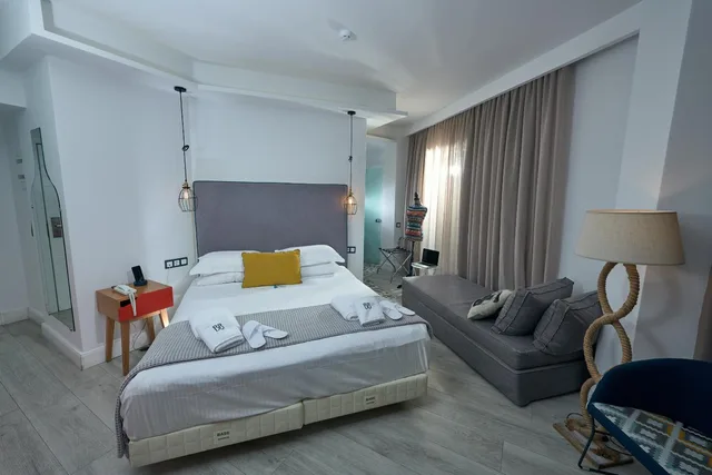 Junior Suite, Balcony, Blue Bottle Hotel 2/10
