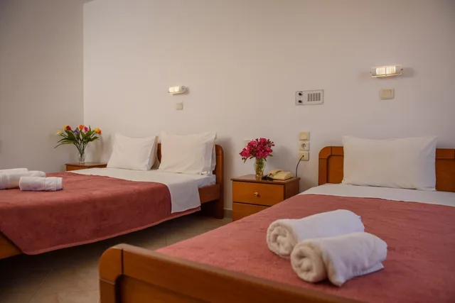 غرفة ثلاثية، Melissa Hotel 6/10