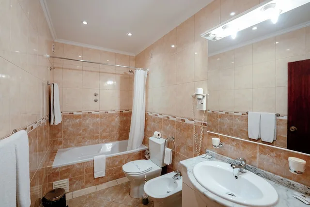 Superior, Twin Beds, Avenida Praia 7/10
