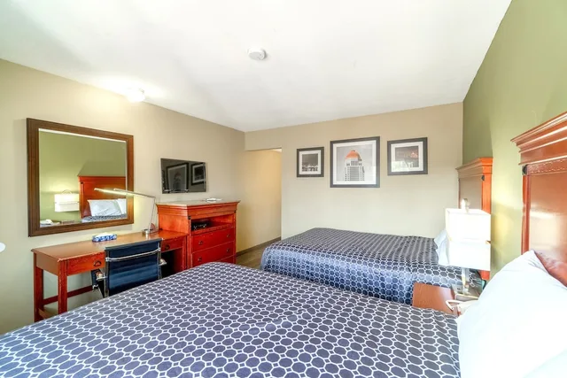 Deluxe, 2 Queen Beds, Smoking, Deluxe Inn & Suites By OYO Miami OK 6/10