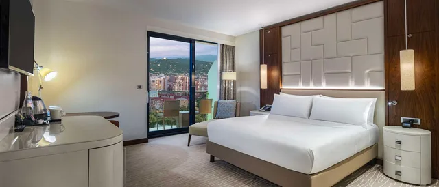 غرفة تنفيذية بسرير كينج مع دخول الصالة، Hilton Batumi 2/6
