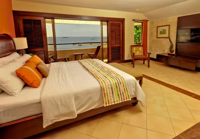 جناح جونيور بسرير مزدوج وسرير فردي بإطلالة على البحر بغرفة نوم واحدة، Costabella Tropical Beach Hotel 1/10