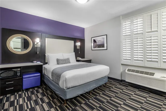 غرفة بسرير كوين، Surestay Hotel By Best Western Beverly Hills West 1/8
