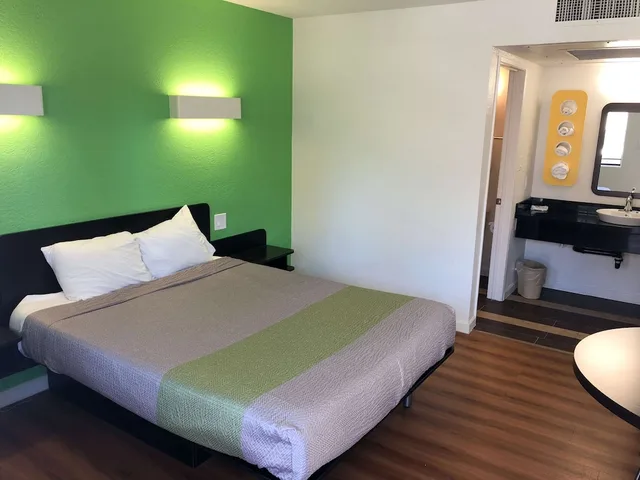 غرفة قياسية بسرير كوين لذوي الإعاقة، Motel6 Barstow, CA 2/10