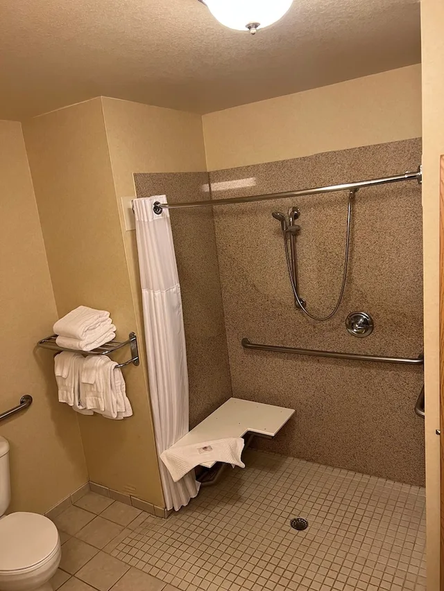 غرفة بسرير كينج لذوي الإعاقة، Comfort Inn & Suites Rawlins WY 4/4