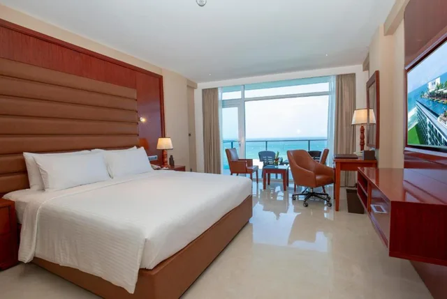 Signature, Double Bed, Marino Beach Colombo 1/3