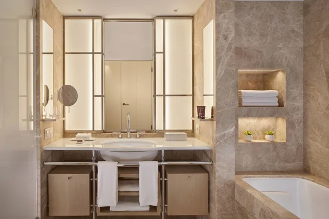 Signature, Suite, King Bed, The Ritz-Carlton Wolfsburg 6/6