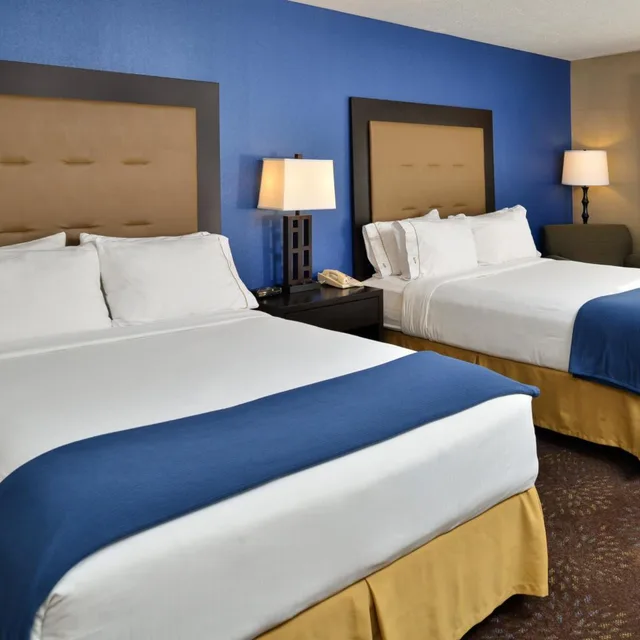 Standard, 2 Queen Beds, Bathtub, Accessible, Holiday Inn Express Hotel Suites Charlotte 3/6