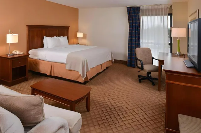 Upgrade, Suite, King Bed، Radisson Hotel West Memphis 5/9
