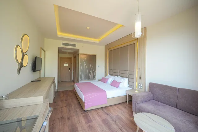 Room, Double or Twin Bed, Side Sea View، Orka Lotus Beach 4/6