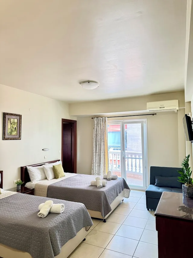 غرفة رباعية بسرير مزدوج وسريرين منفصلين، Hotel Vizantio 5/7