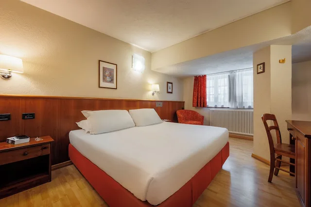 غرفة بسريرين منفصلين، iH Hotels Courmayeur Mont Blanc Resort 8/10