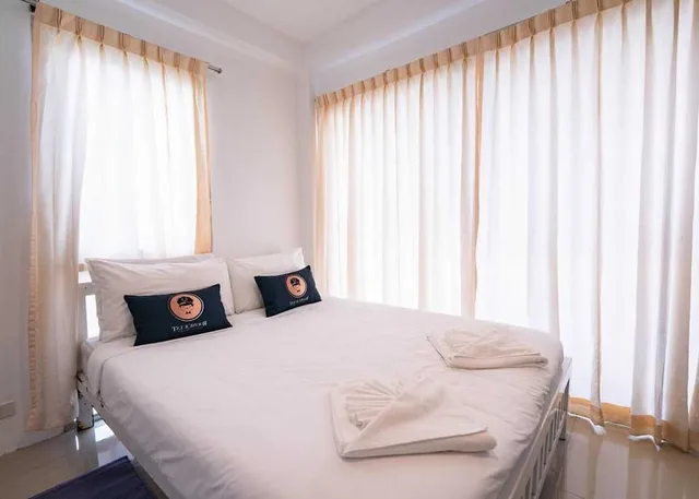 غرفة ديلوكس مزدوجة، RQ Bangkok Sukhumvit 50 by Collection O 1/3