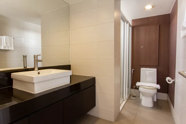 Superior, 1 Queen and 1 Single Bed, Lily Hotel Bangkok 5/6