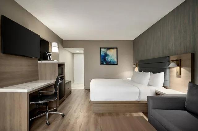 غرفة بسرير كينج، Radisson Hotel Montreal Airport 5/10