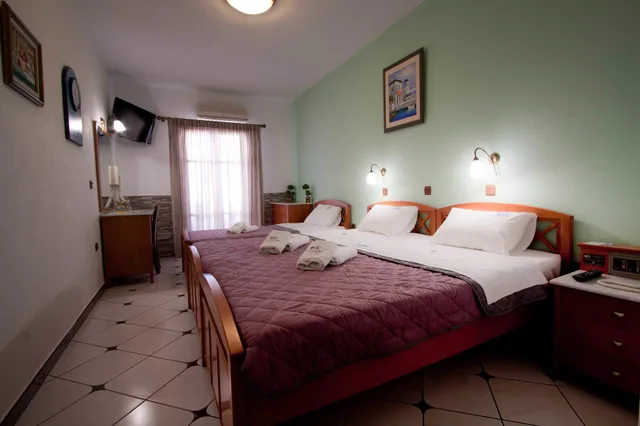 Comfort, Triple, 1 King and 1 Single Beds, Valley View، ALK Hotel 4/8