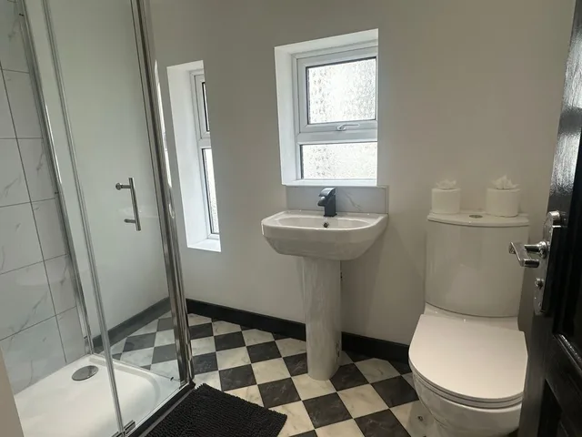 Standard Double Room - Shared، OYO The Avenue 3/3