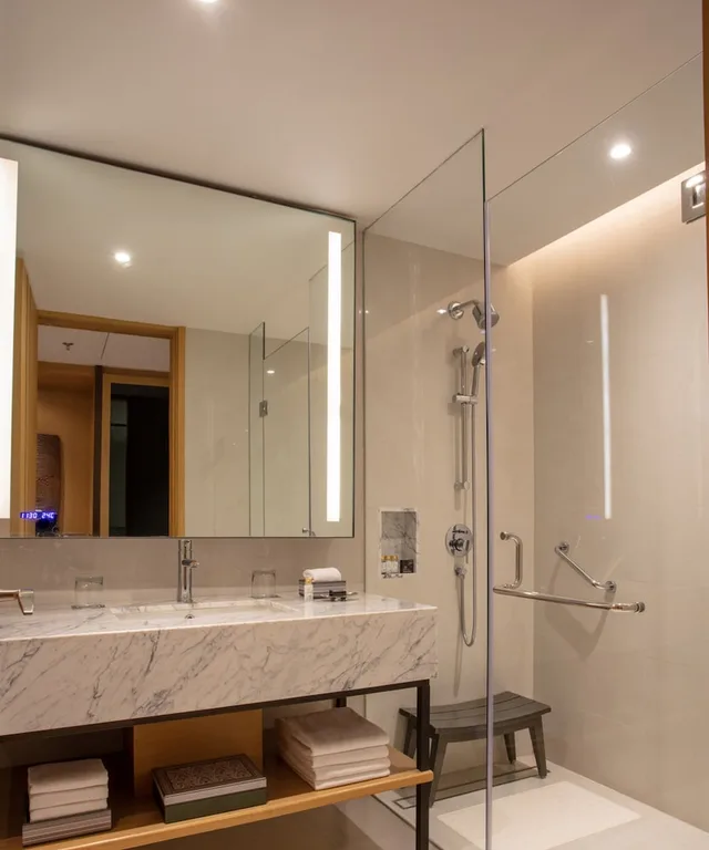 غرفة بسرير كينج بشرفة، Hyatt Regency Dharmshala Resort 5/5