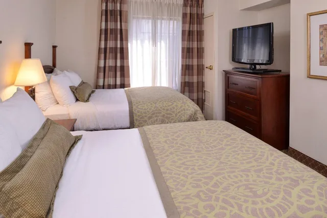 جناح لذوي الإعاقة، Staybridge Suites Indianapolis Airport 7/10