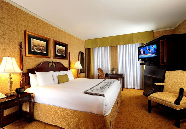 Club, Deluxe, The Brown Hotel 2/4