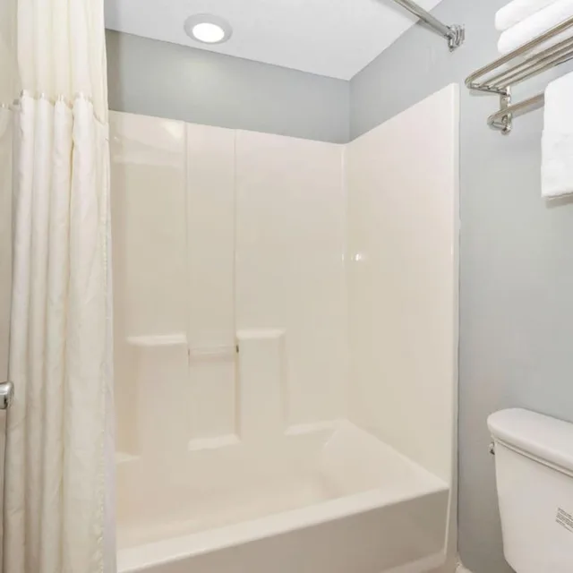 جناح ديلوكس بسرير كينج، Grove City Travel Inn Columbus South 6/7