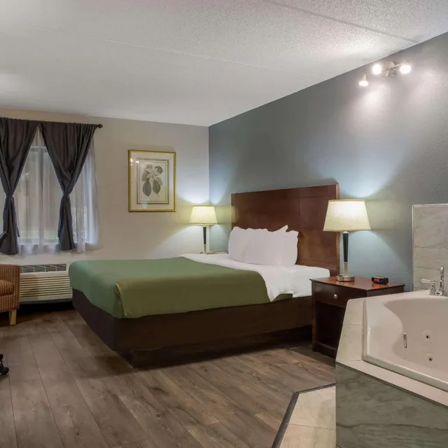 جناح سوبيريور بسرير كينج، Quality Inn Toledo Westgate 1/4