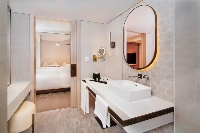 غرفة كلاسيكية بسرير مزدوج بإطلالة على المدينة، Sheraton Abu Dhabi Hotel & Resort 10/10