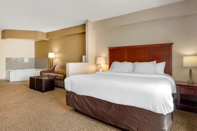 Suite, King Bed, Sofa, Comfort Suites Ocala - North 2/10
