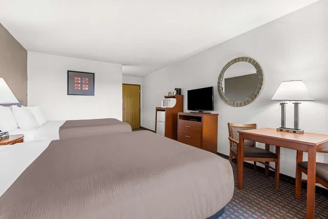 غرفة بسريرين كوين لذوي الإعاقة، Rodeway Inn Rapid City SD 1/4