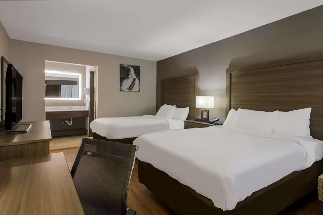 غرفة بسريرين مزدوجين، Quality Inn Asheville Airport 2/4
