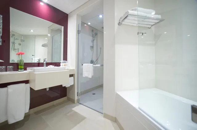 غرفة بسرير كينج بإطلالة على المسبح، Al Madinah Holiday 4/4