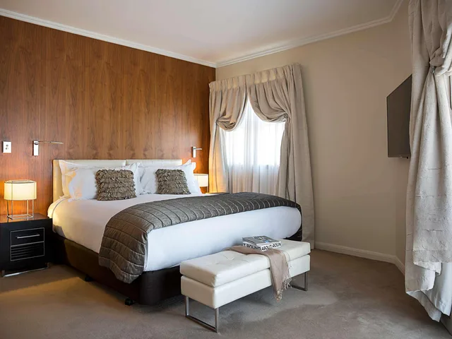 غرفة فاخرة بسرير مزدوج، Sofitel Queenstown Hotel and Spa 2/3