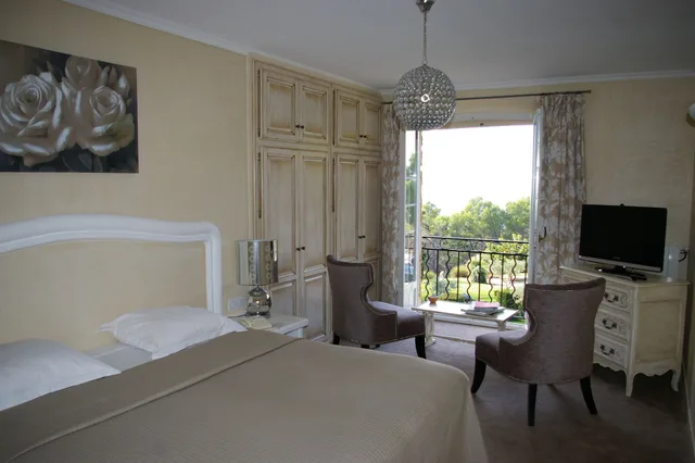 Comfort, Double Bed, Indoor Pool, Sauna, Hot Tub، LA BASTIDE DE TOURTOUR HOTEL & SPA 6/10