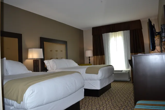 غرفة قياسية بسريرين كوين لذوي الإعاقة، Holiday Inn Express Hotel And Suites St Joseph 2/2